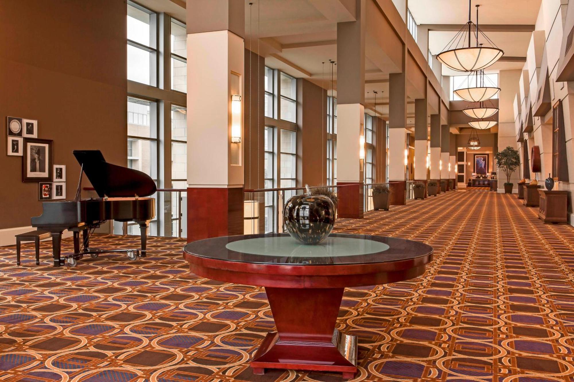 Sheraton Overland Park Hotel At The Convention Center Esterno foto