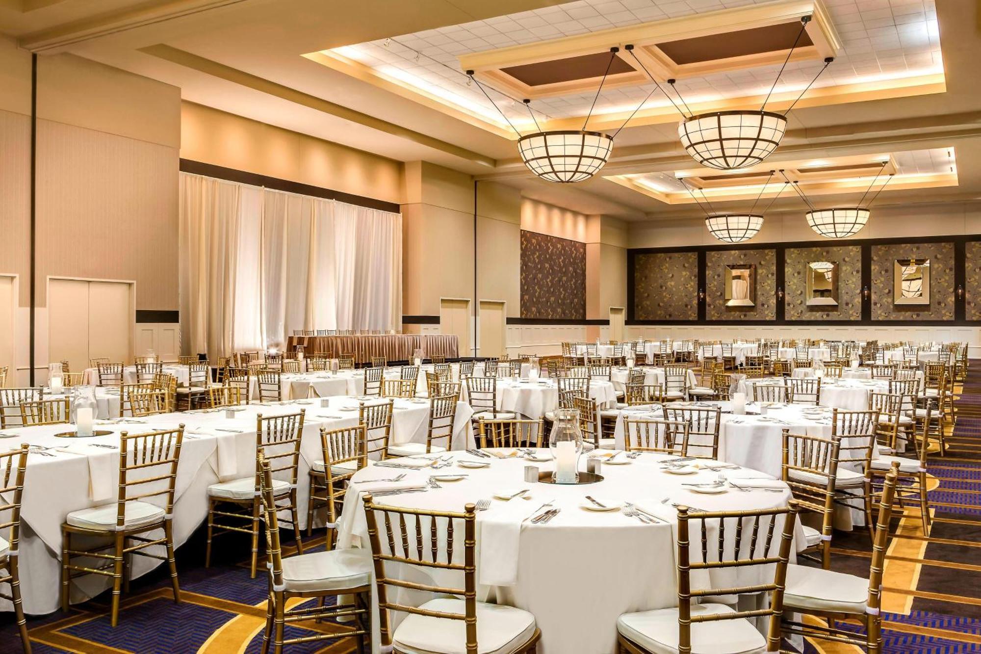 Sheraton Overland Park Hotel At The Convention Center Esterno foto